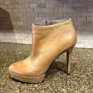 Vince Camuto DIRA Camel Leather Platform Stiletto Ankle Bootie w/ Gold Trim